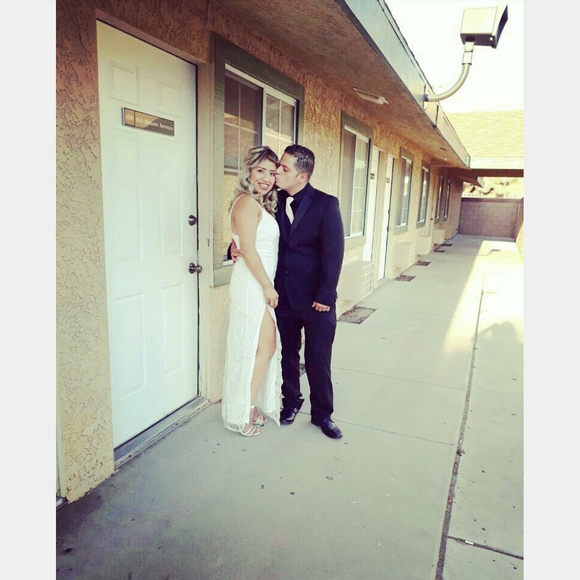 Meet your Posher, Azu - Picture 1 of 1